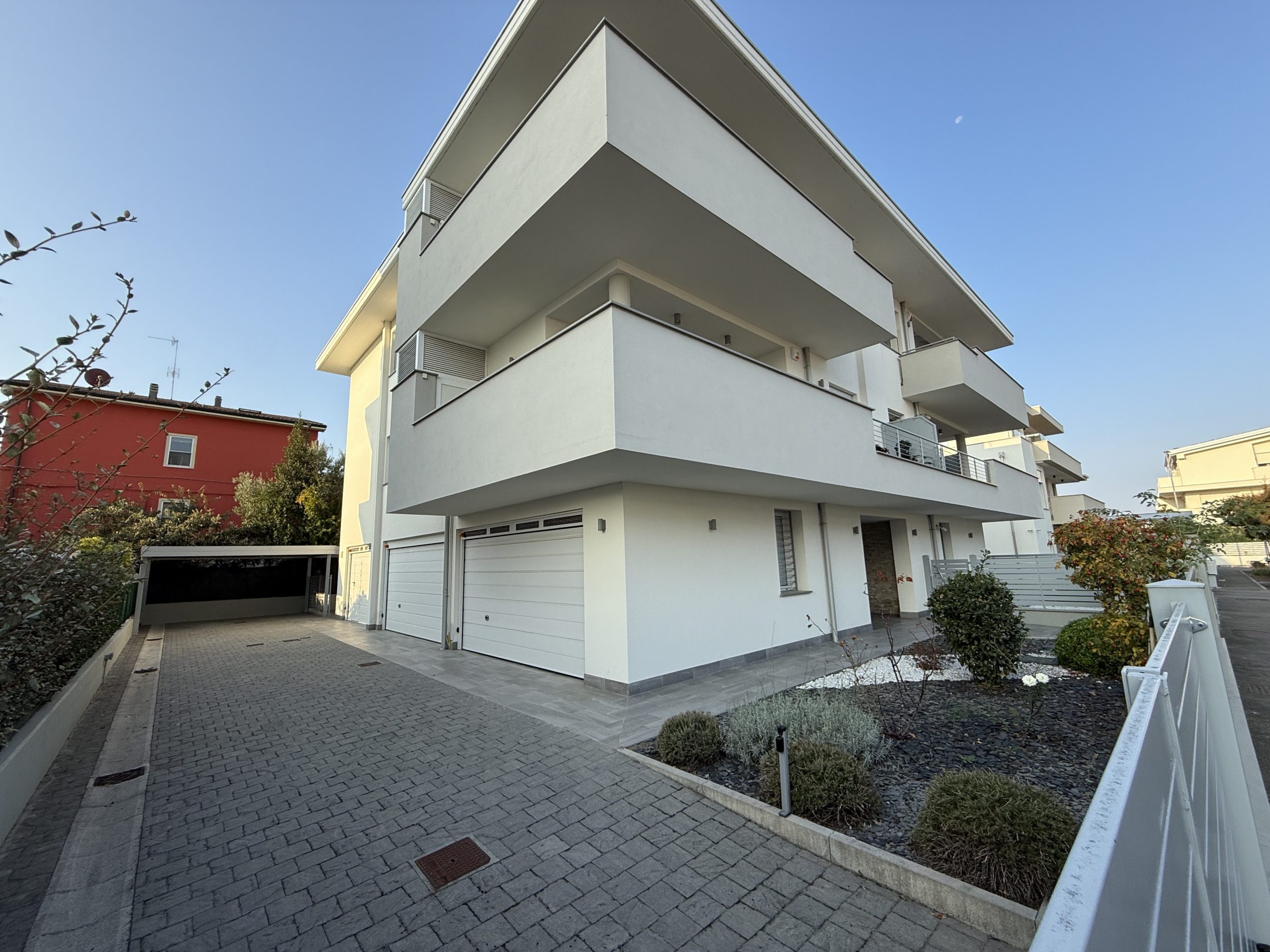 Appartamento al piano secondo con terrazzo