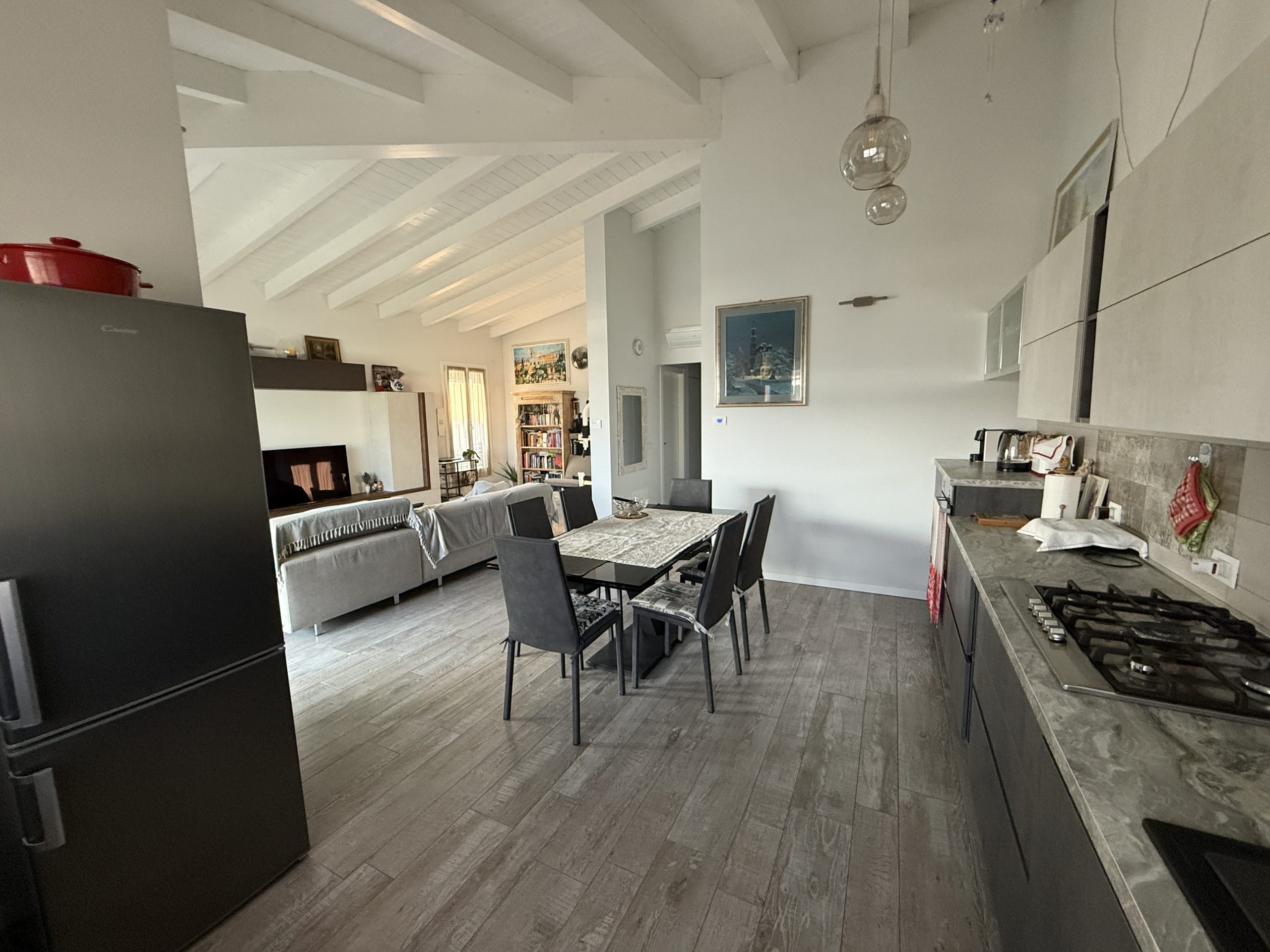 Appartamento al piano secondo con terrazzo