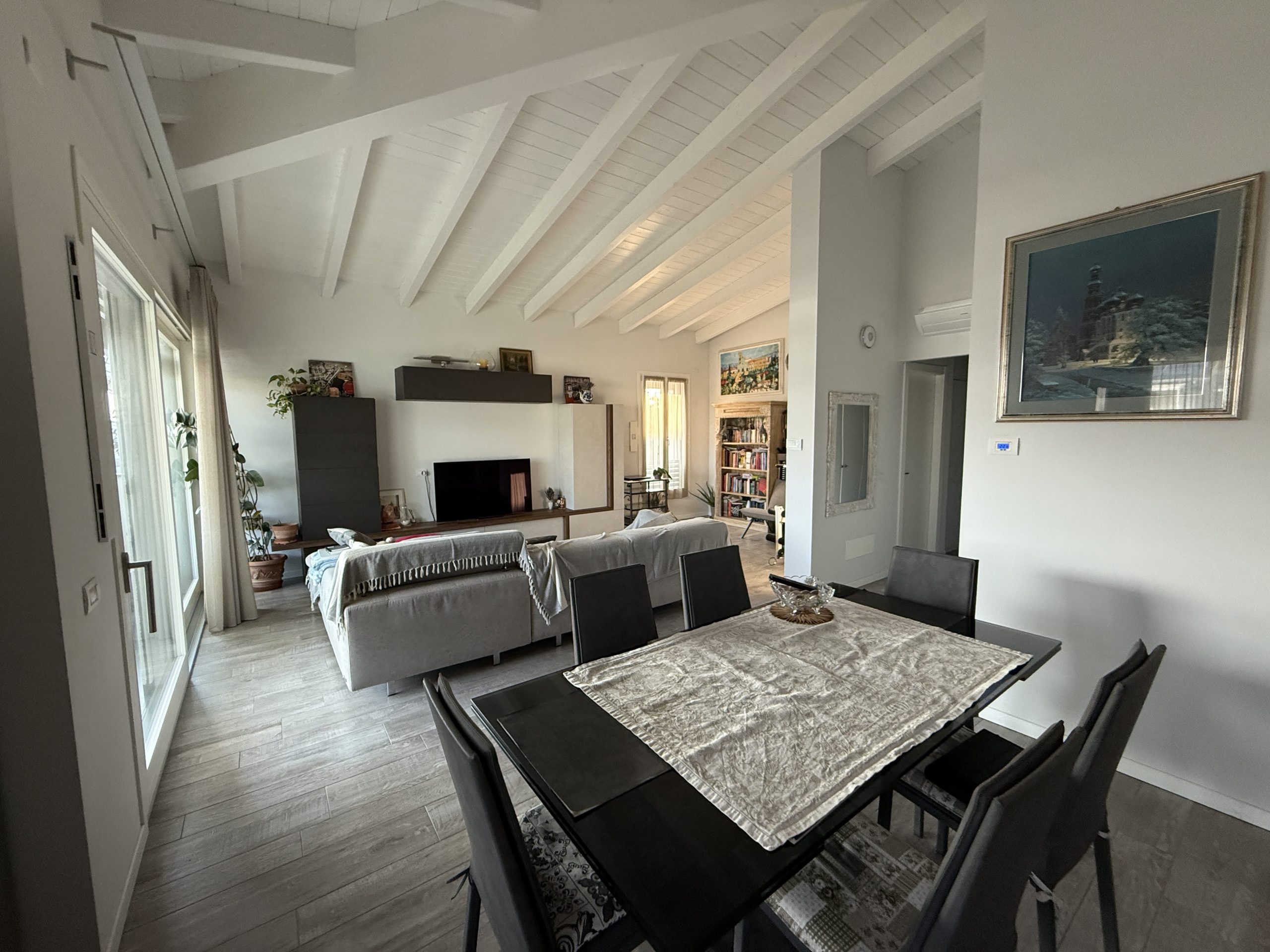 Appartamento al piano secondo con terrazzo