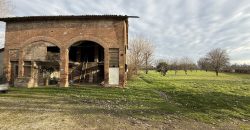 Casale con 10000 mq di terreno