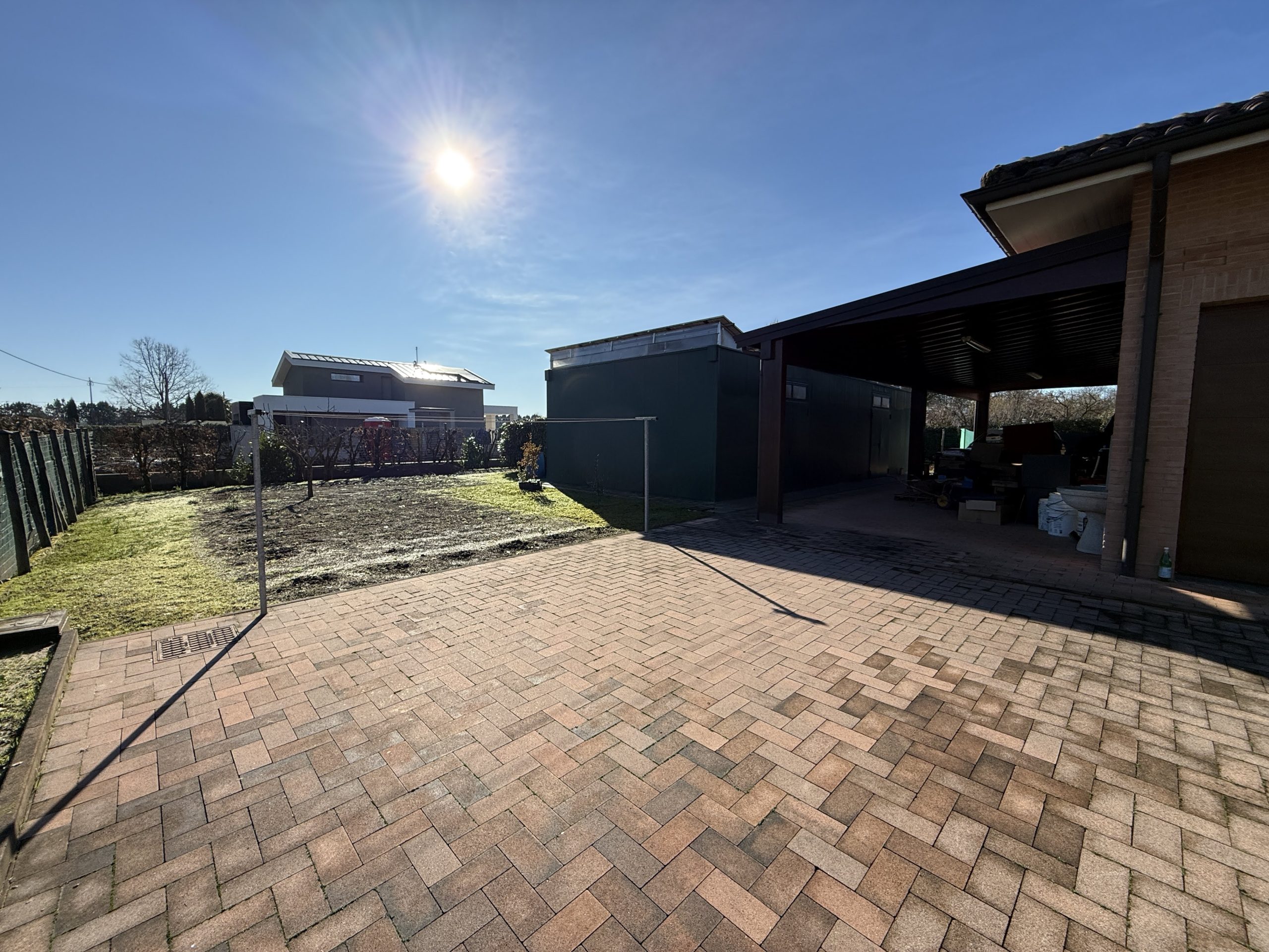 Metà casa bifamiliare di ampie metrature