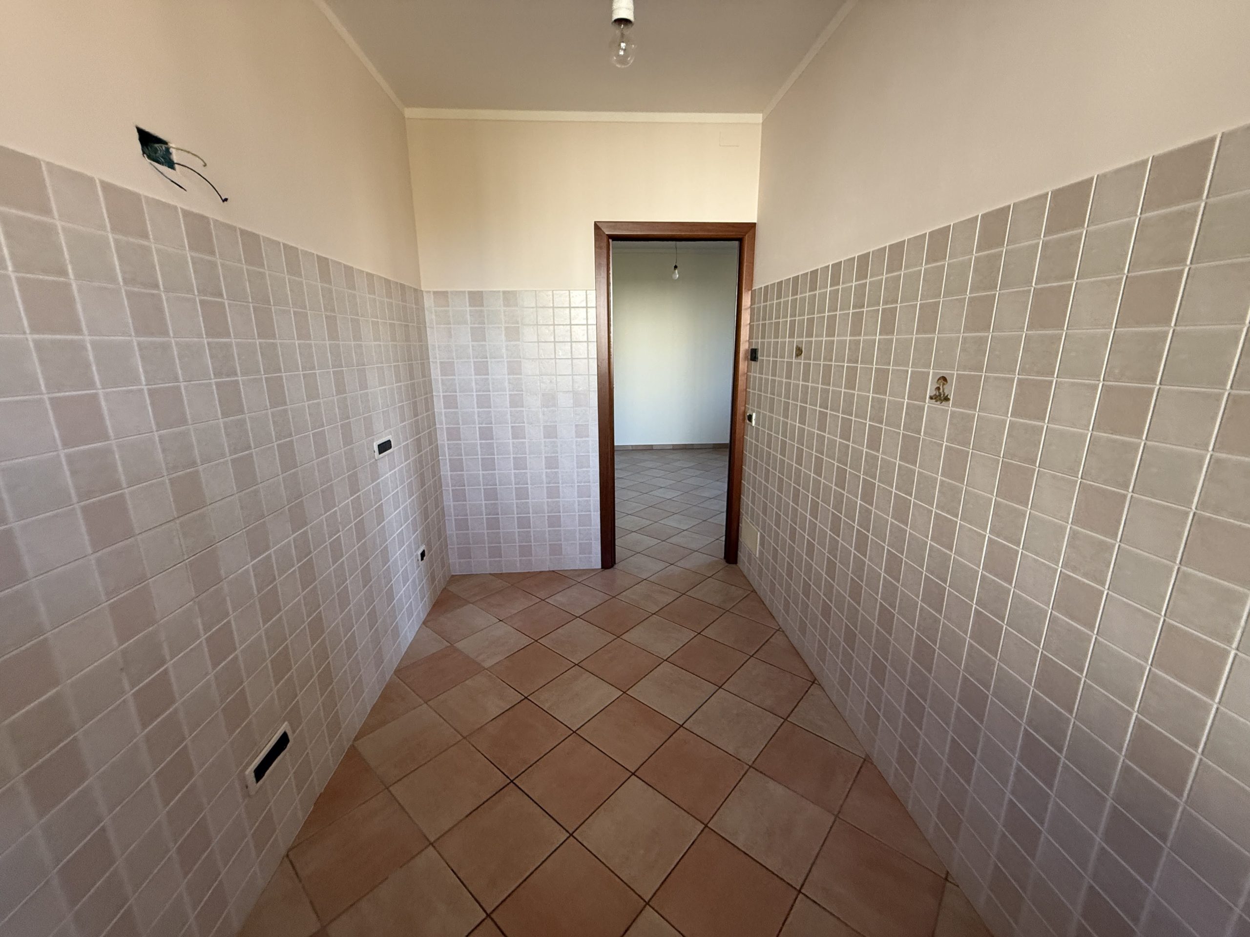 Metà casa bifamiliare di ampie metrature