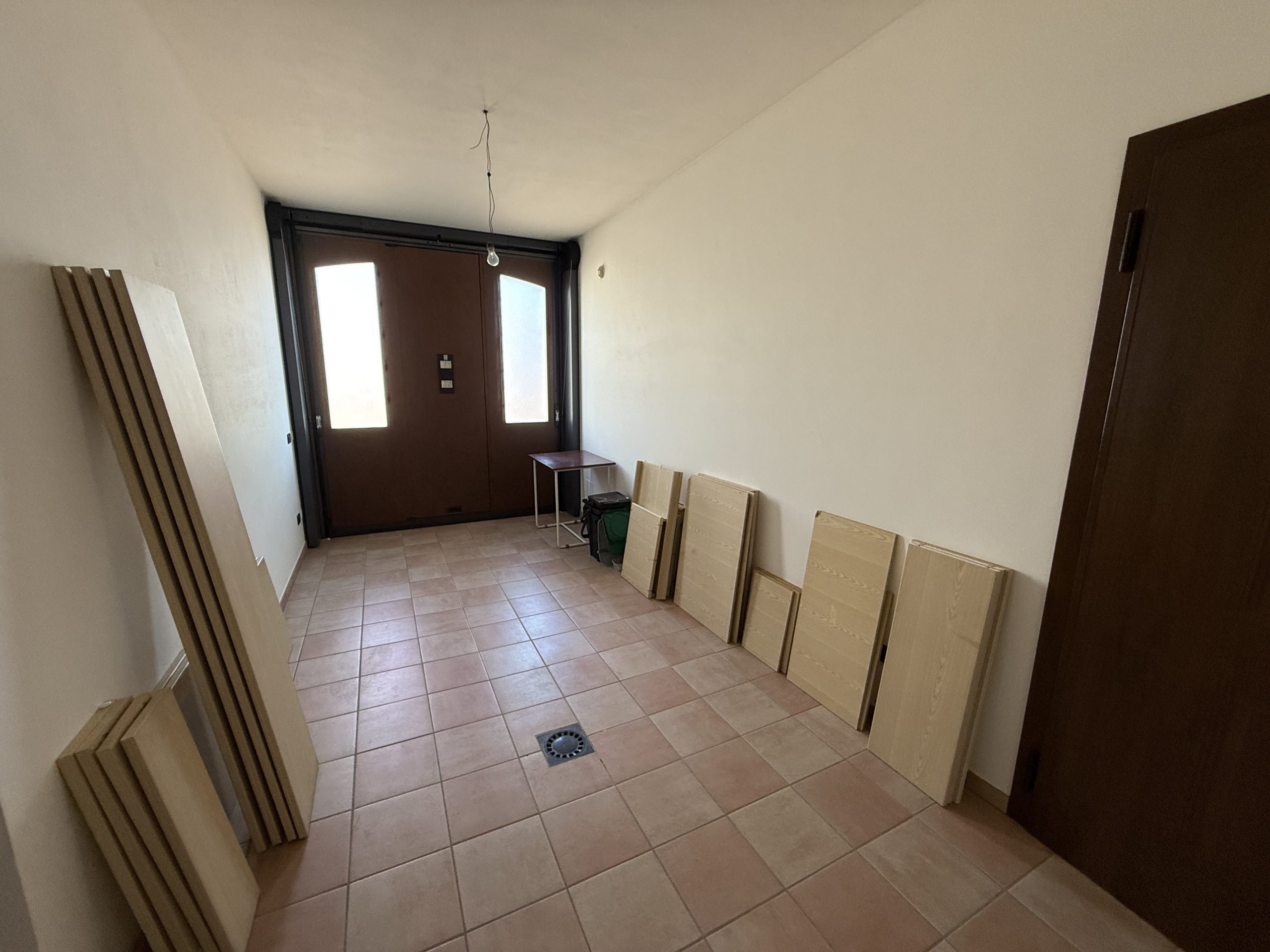 Metà casa bifamiliare di ampie metrature