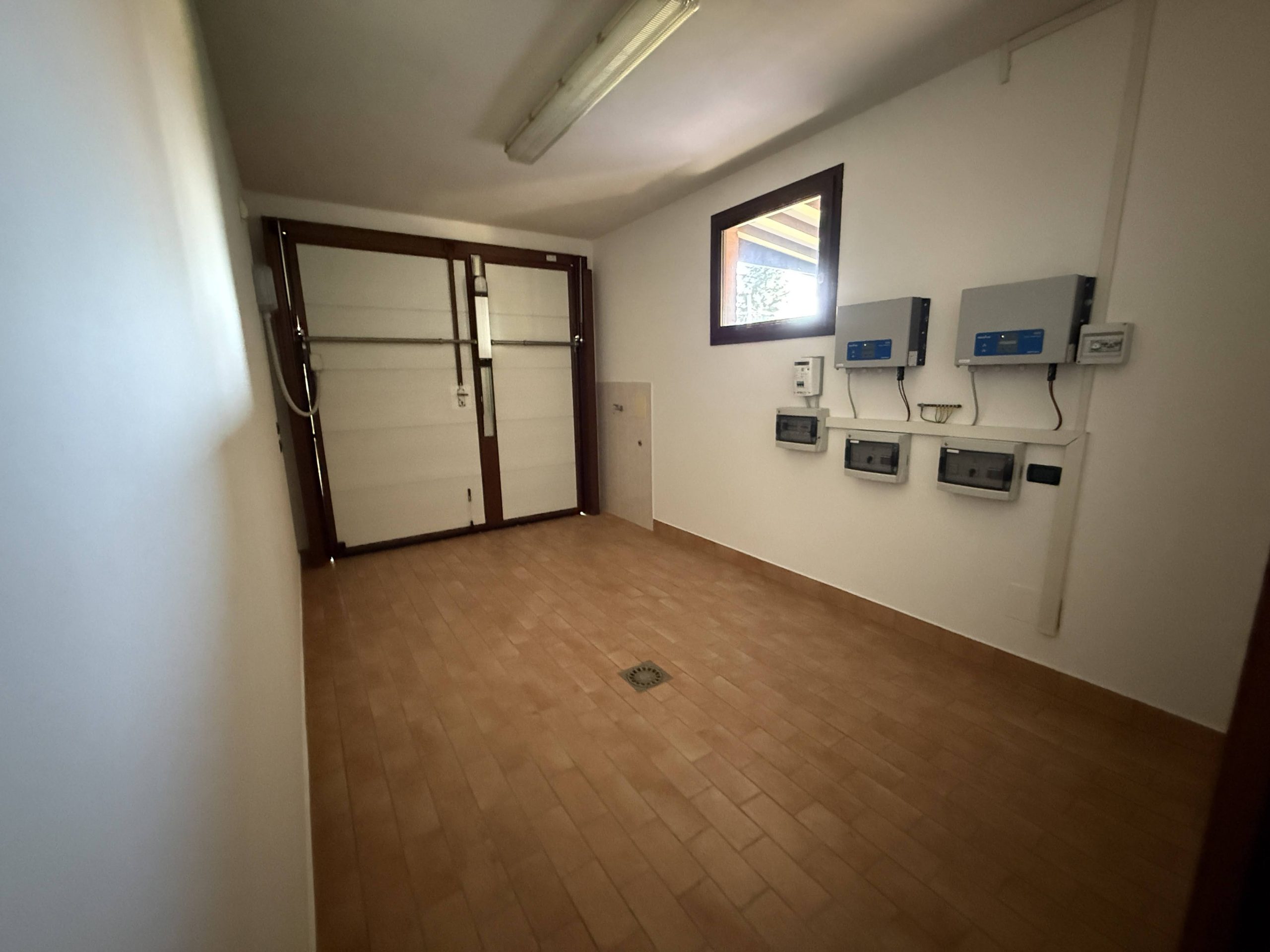 Metà casa bifamiliare di ampie metrature