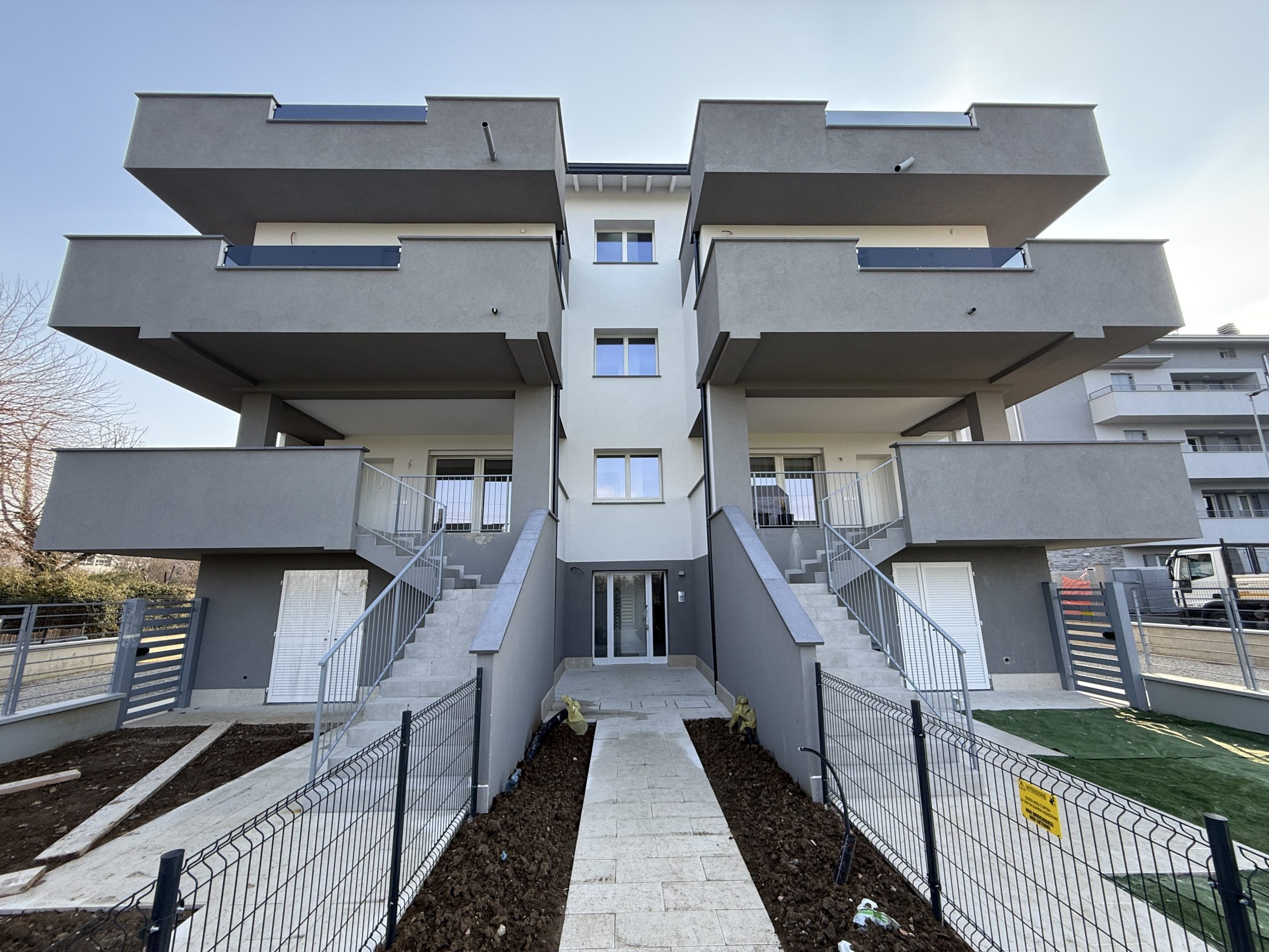 Appartamento a piano rialzato con giardino