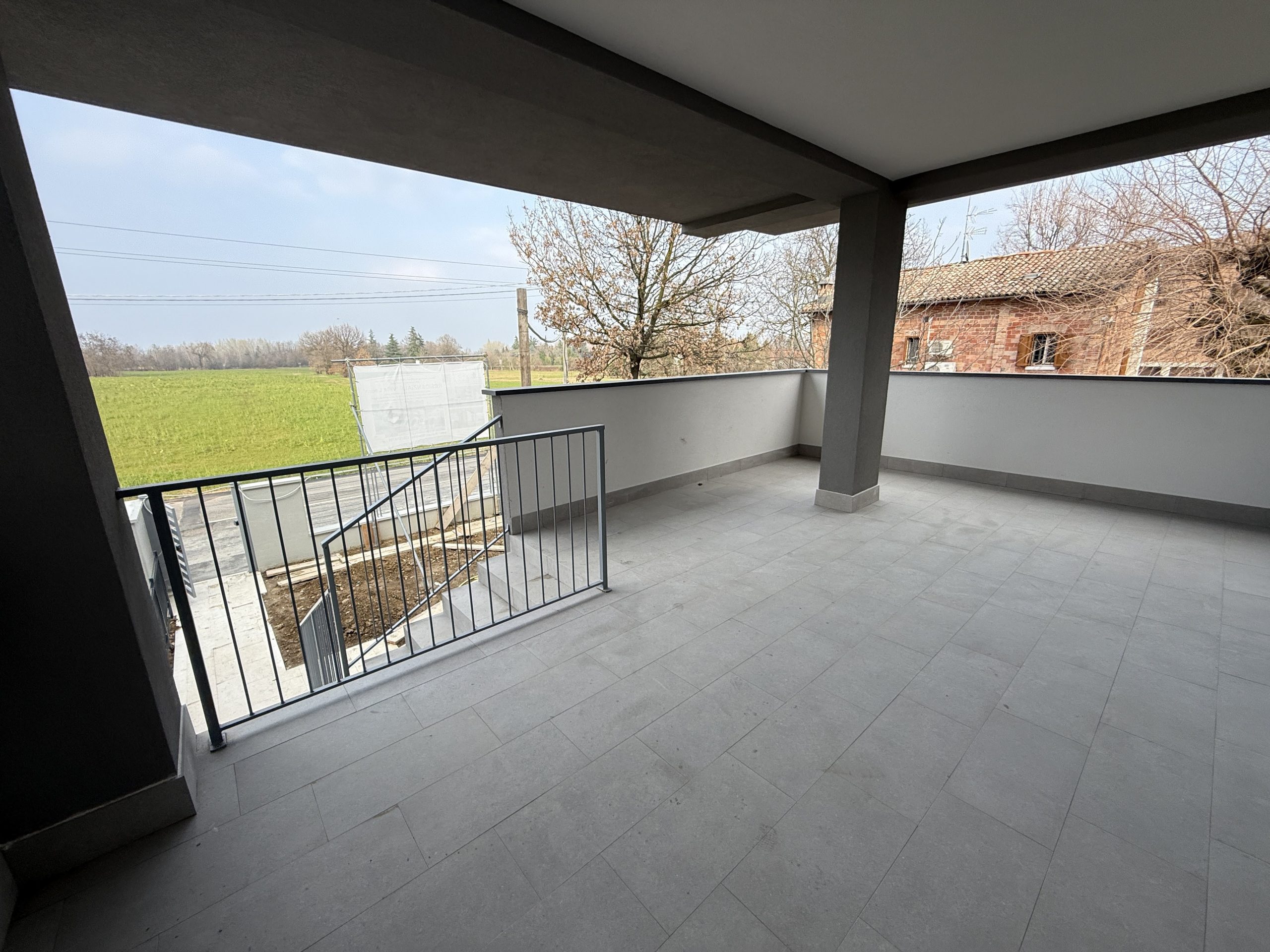 Appartamento a piano rialzato con giardino