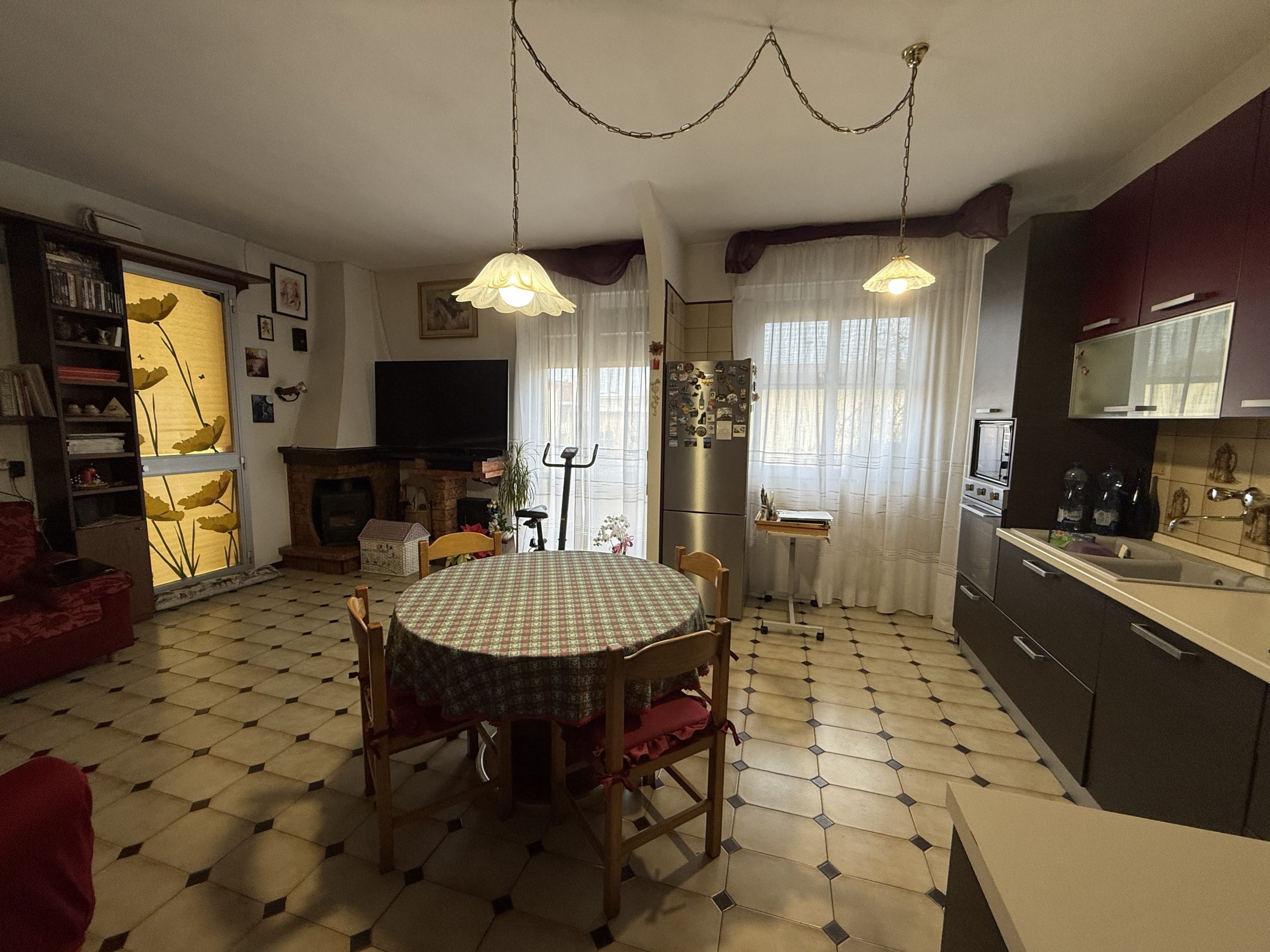 Casa indipendente con laboratorio