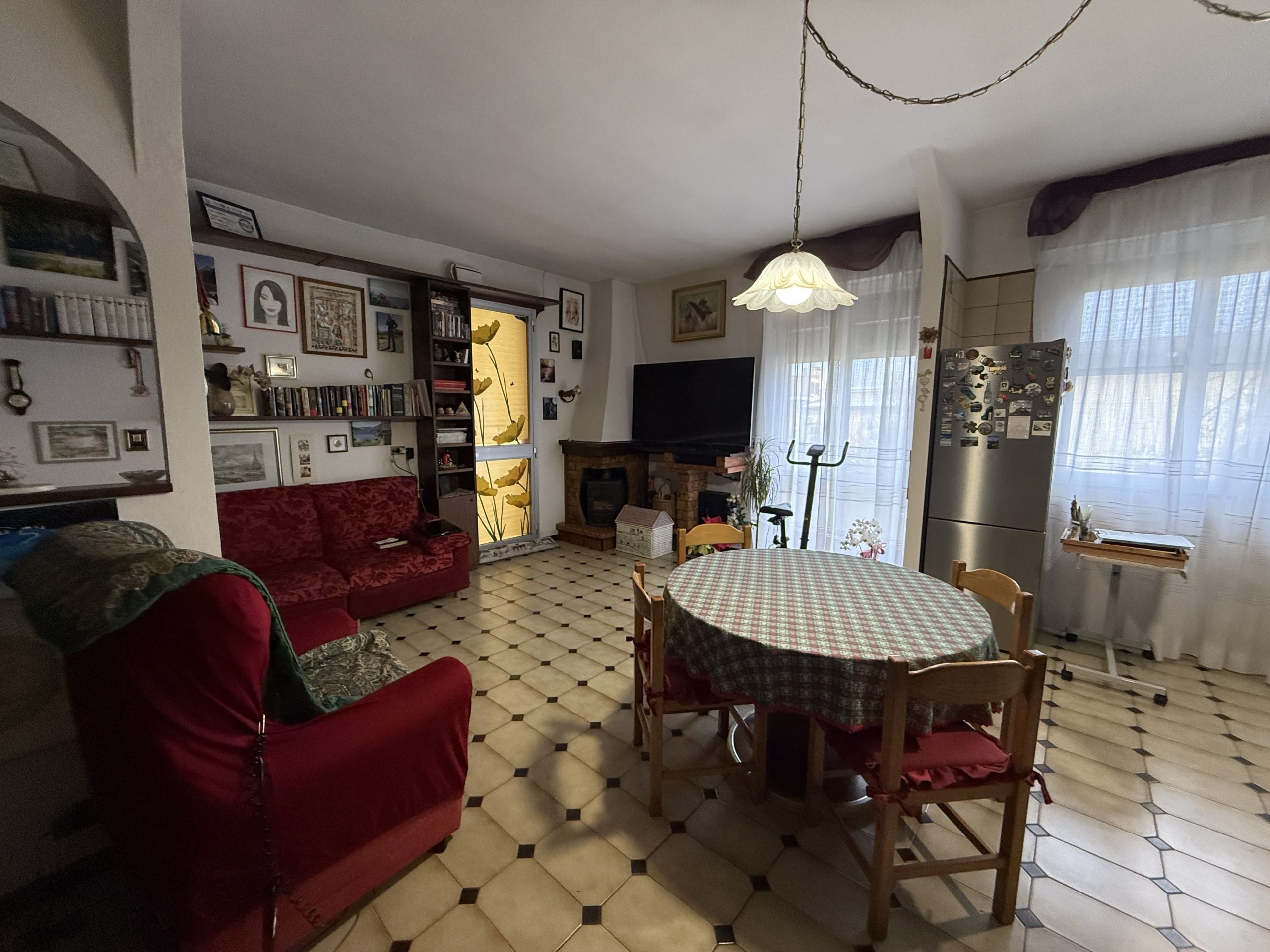 Casa indipendente con laboratorio