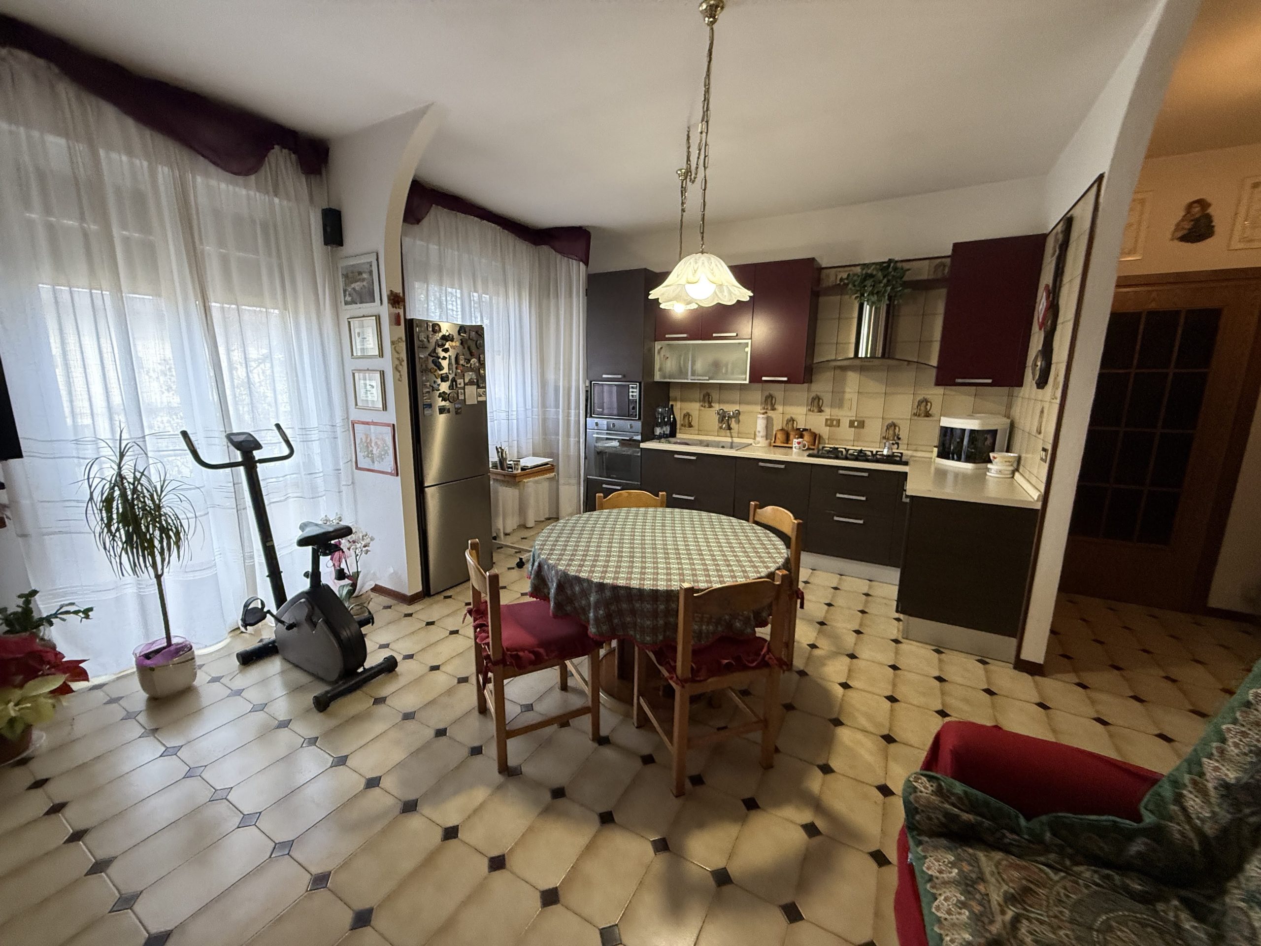 Casa indipendente con laboratorio