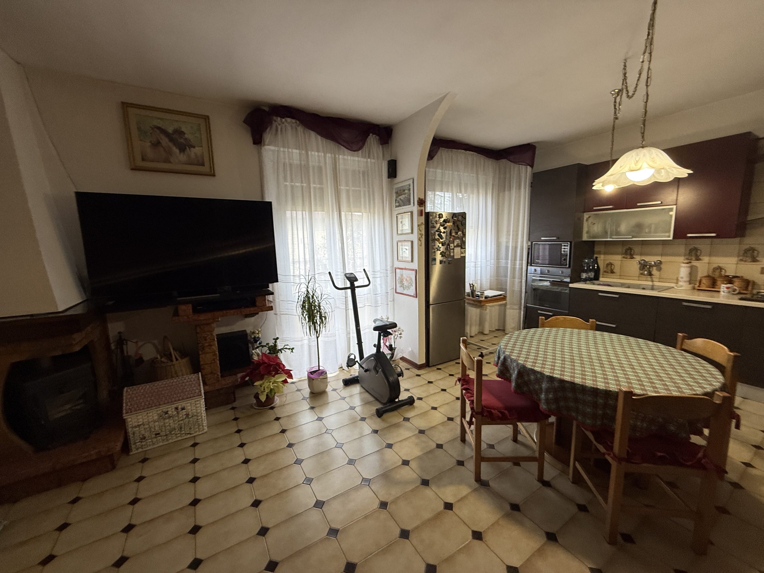 Casa indipendente con laboratorio