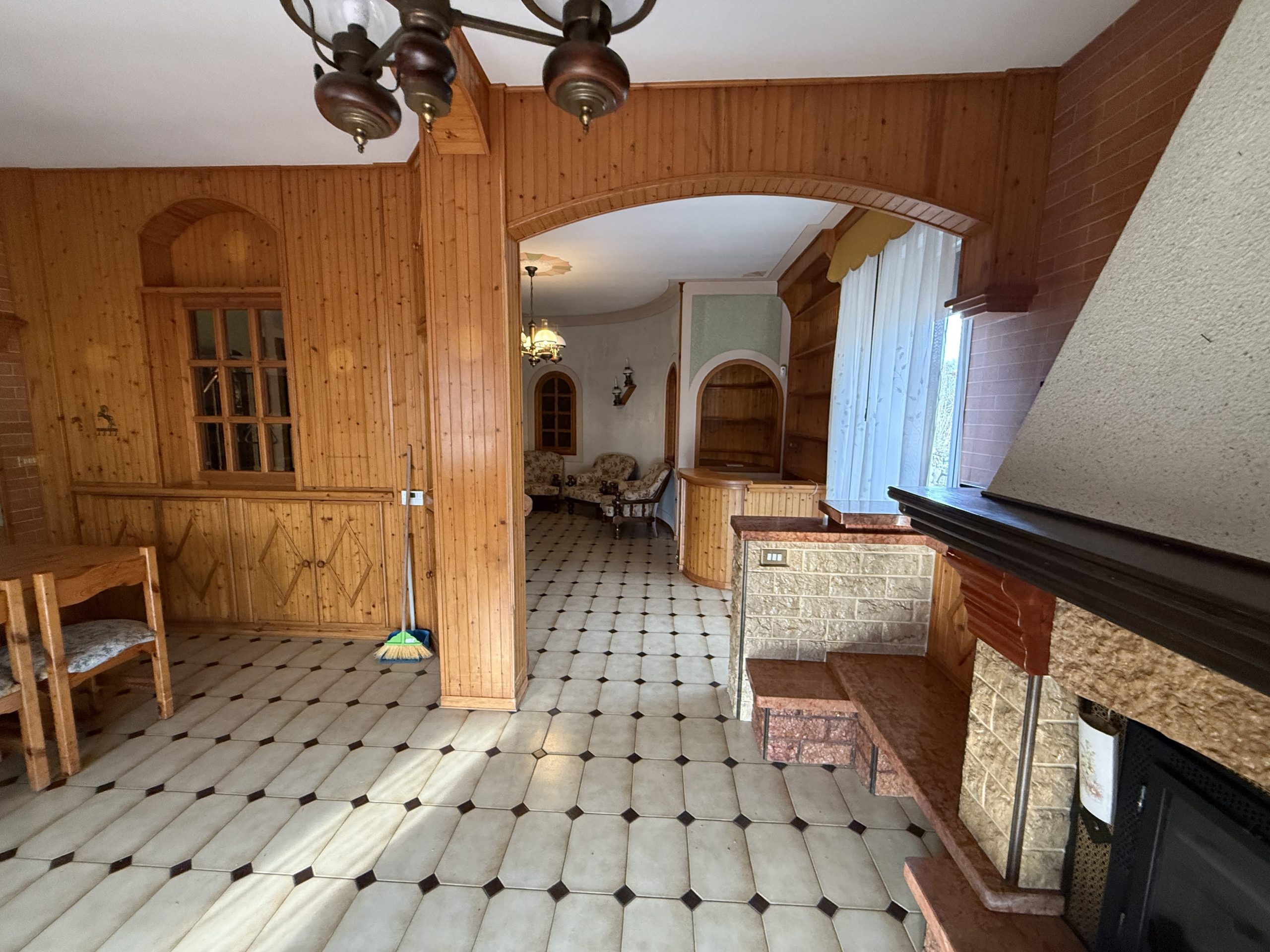 Casa indipendente con laboratorio