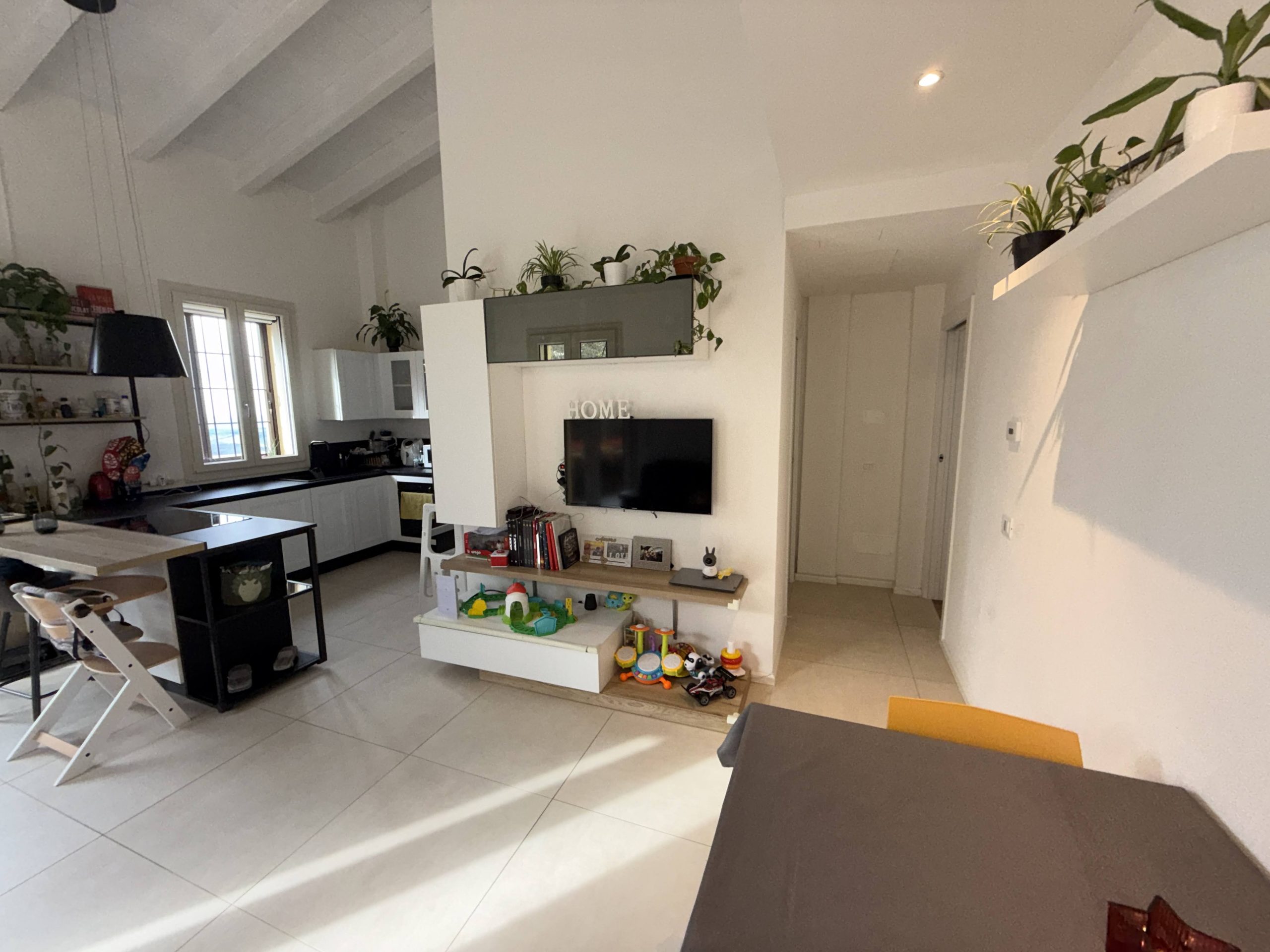 Appartamento indipendente con giardino privato Appartamento indipendente con giardino privato