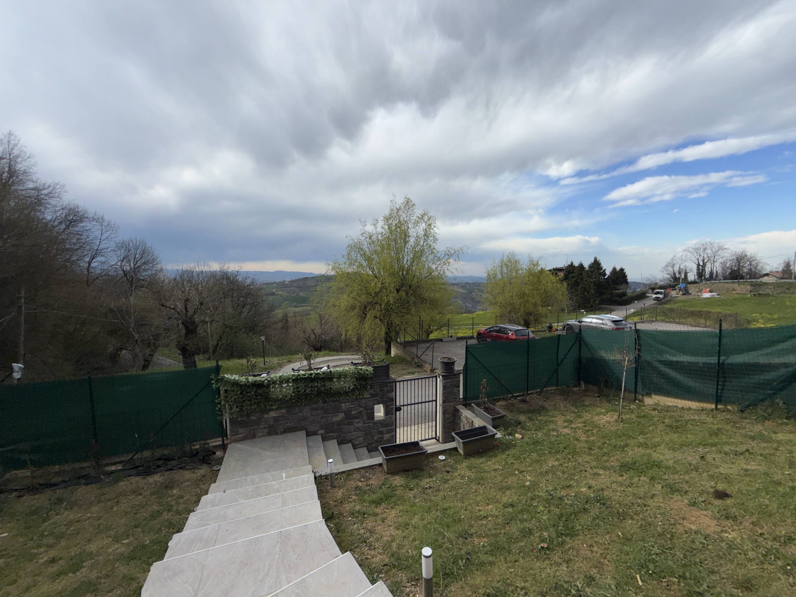 Appartamento indipendente con giardino privato Appartamento indipendente con giardino privato