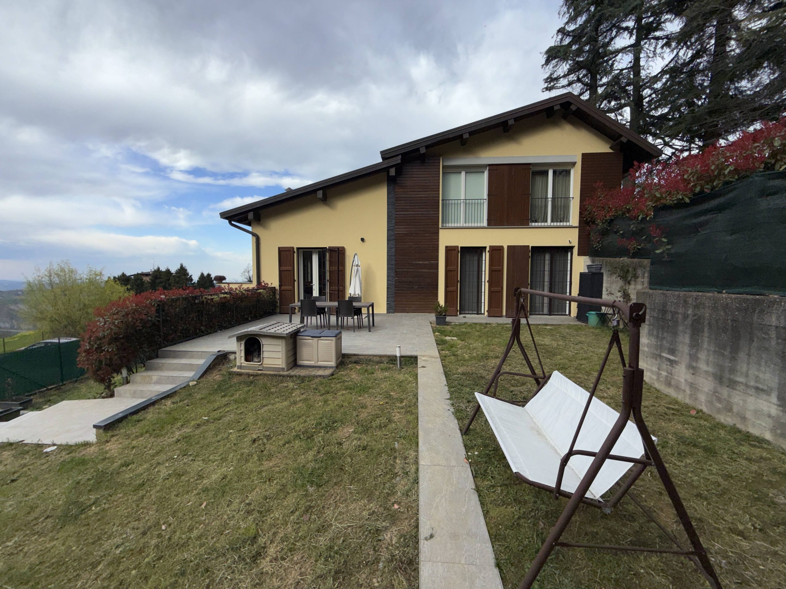 Appartamento indipendente con giardino privato Appartamento indipendente con giardino privato