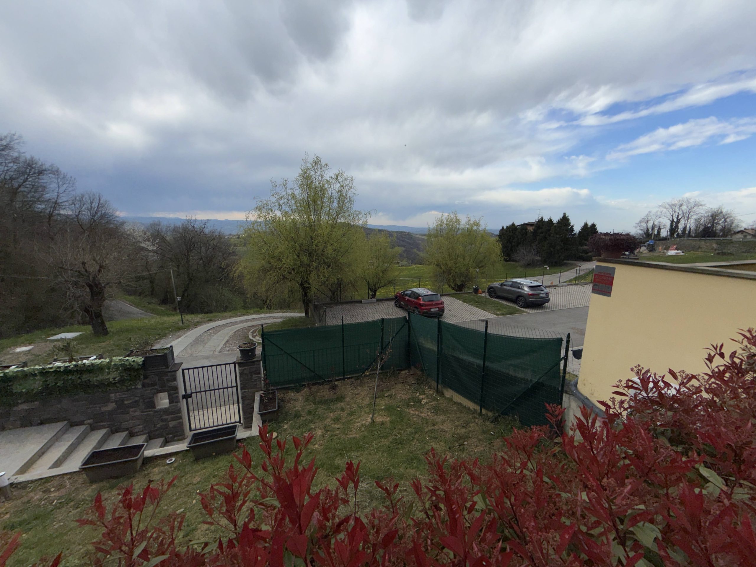 Appartamento indipendente con giardino privato Appartamento indipendente con giardino privato