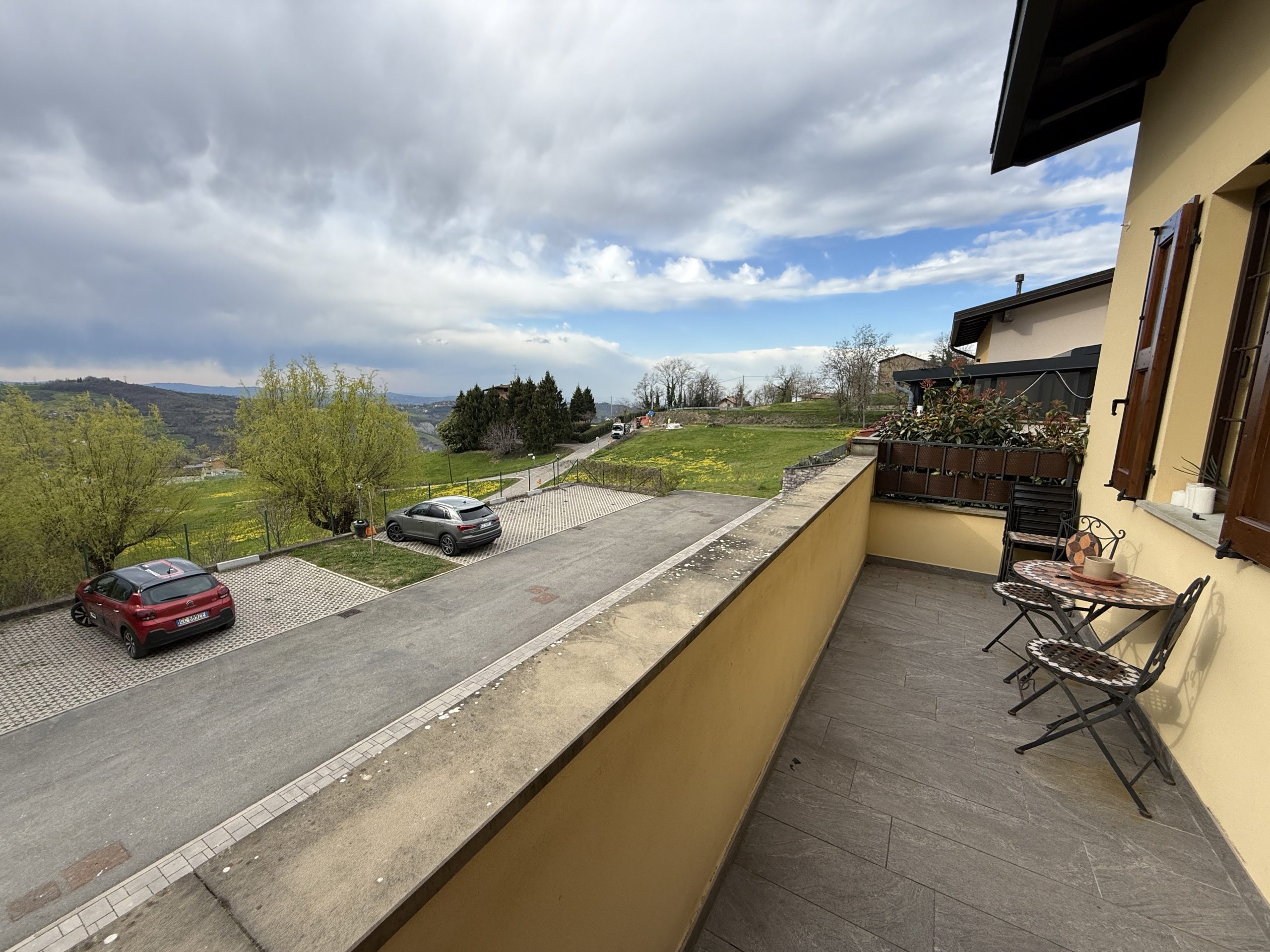 Appartamento indipendente con giardino privato Appartamento indipendente con giardino privato